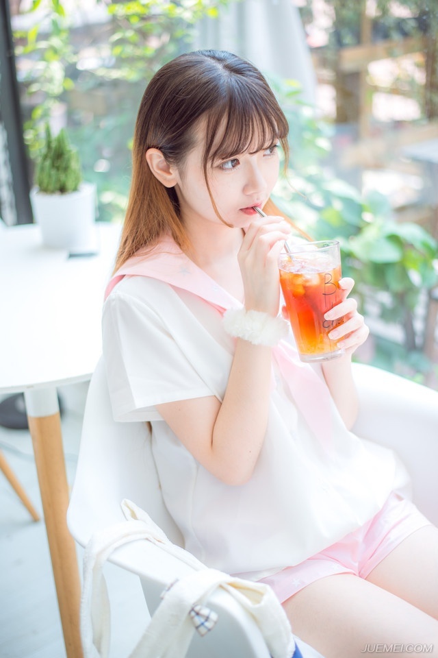 戏，这么演，叫戏，那么演，也叫戏，这一场下了，那一场上来，看戏的，是自己，上台的，也是自己。你是自由的，你有权利以自己的方式表达自己的路。他人喜不喜欢你走出来的路，不是你的事情，因为，毕竟，你没有强迫任何人。